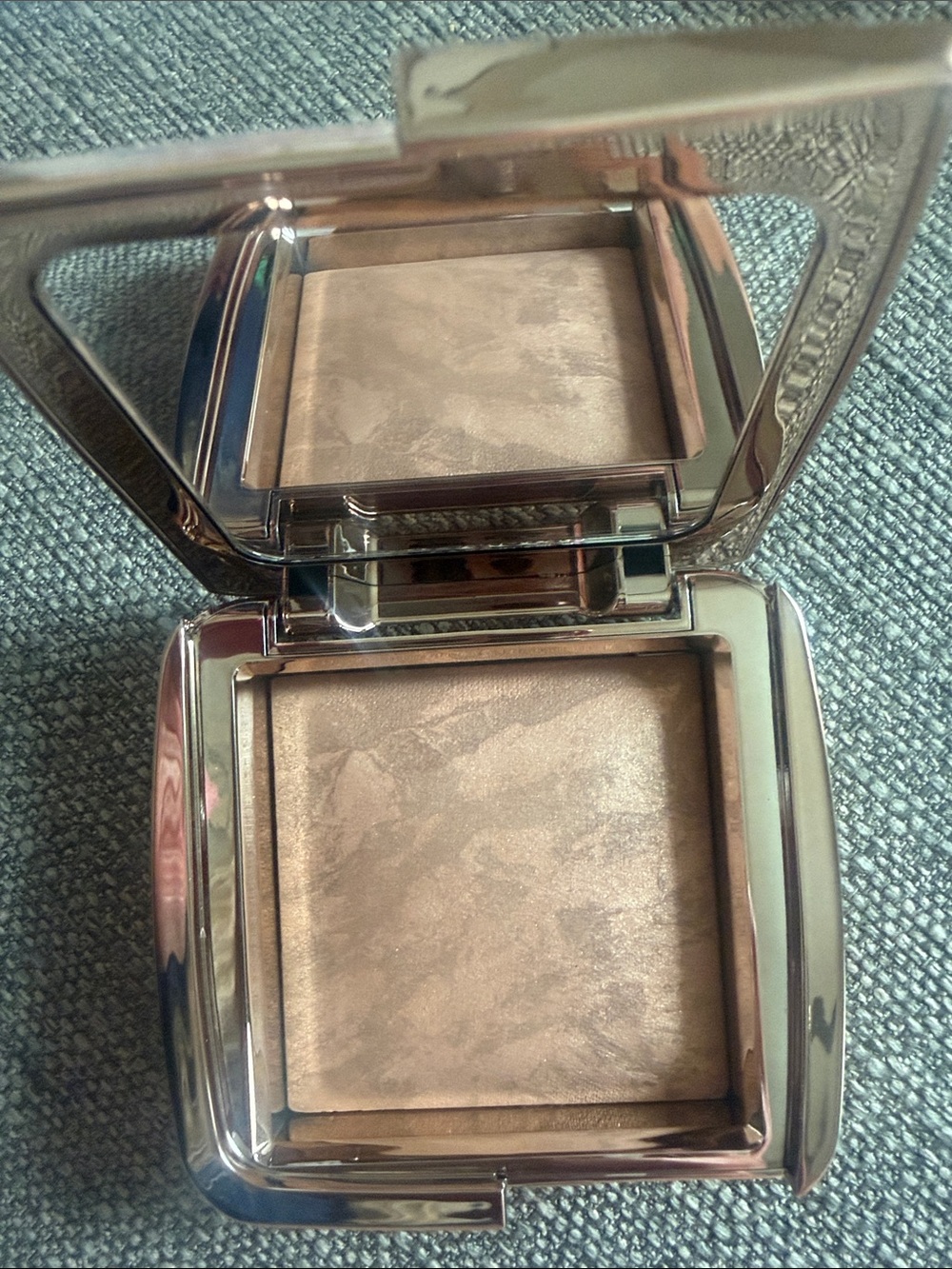 New Hourglass Ambient® Lighting Bronzer-Radiant Bronze Light